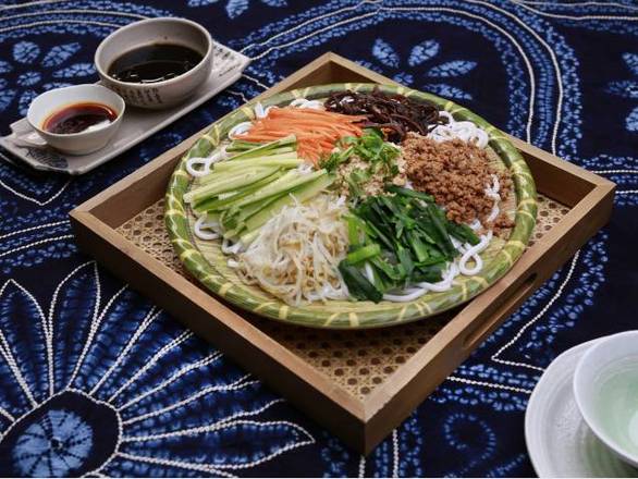 Yunnan Style Cold Noodle 老昆明什锦凉米线